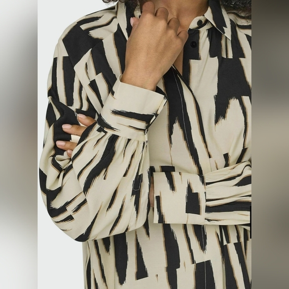 Patterned Black and Cream Dress - Picture 4 of 6